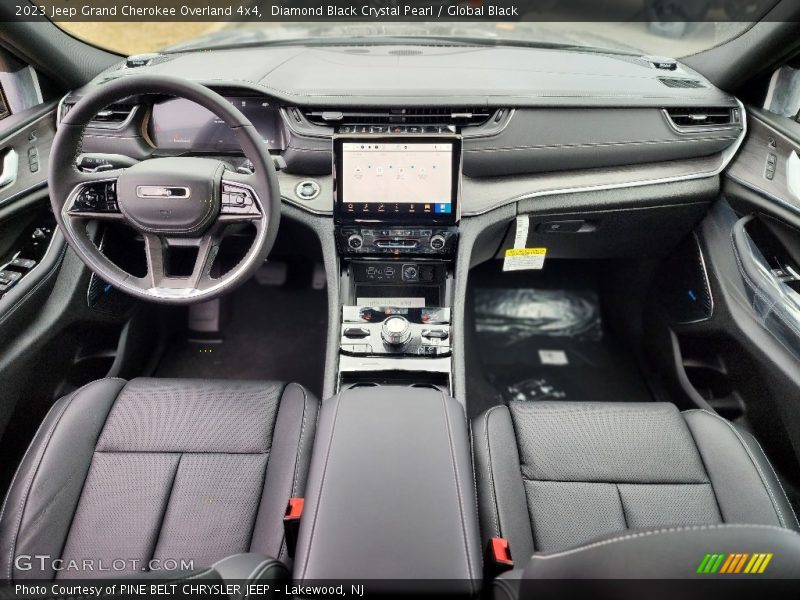 Diamond Black Crystal Pearl / Global Black 2023 Jeep Grand Cherokee Overland 4x4
