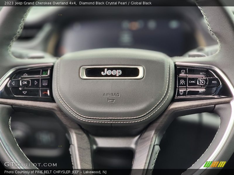 Diamond Black Crystal Pearl / Global Black 2023 Jeep Grand Cherokee Overland 4x4