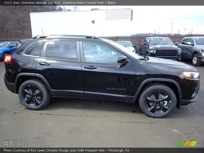 Diamond Black Crystal Pearl / Black 2023 Jeep Cherokee Altitude Lux 4x4