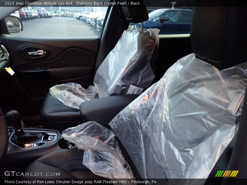 Diamond Black Crystal Pearl / Black 2023 Jeep Cherokee Altitude Lux 4x4