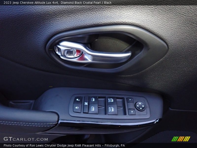 Diamond Black Crystal Pearl / Black 2023 Jeep Cherokee Altitude Lux 4x4