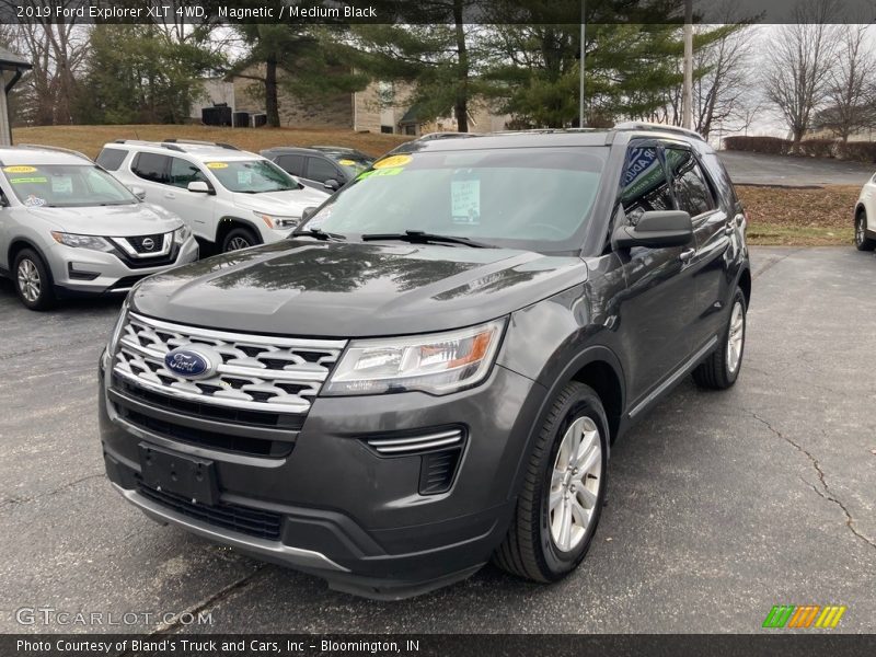 Magnetic / Medium Black 2019 Ford Explorer XLT 4WD