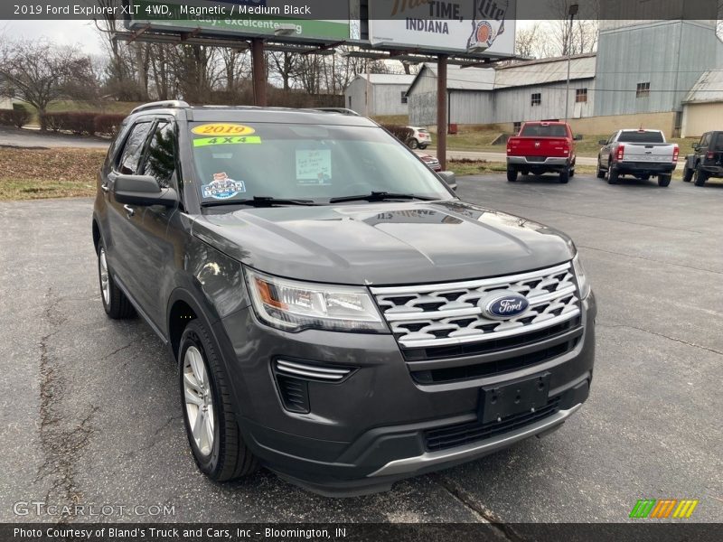 Magnetic / Medium Black 2019 Ford Explorer XLT 4WD