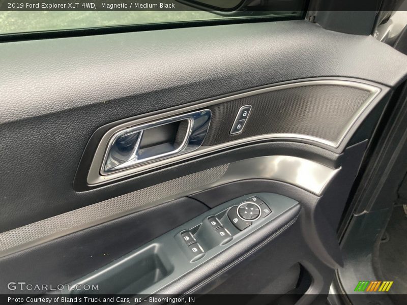 Magnetic / Medium Black 2019 Ford Explorer XLT 4WD