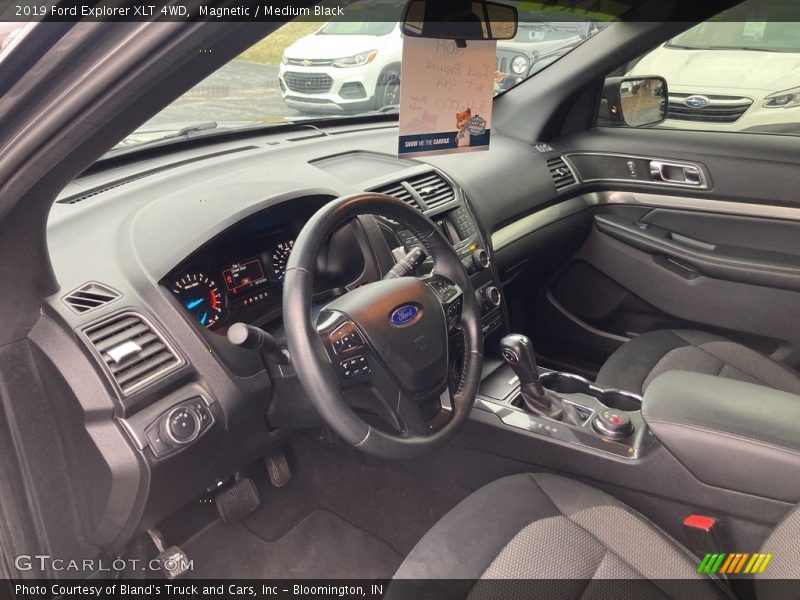 Magnetic / Medium Black 2019 Ford Explorer XLT 4WD