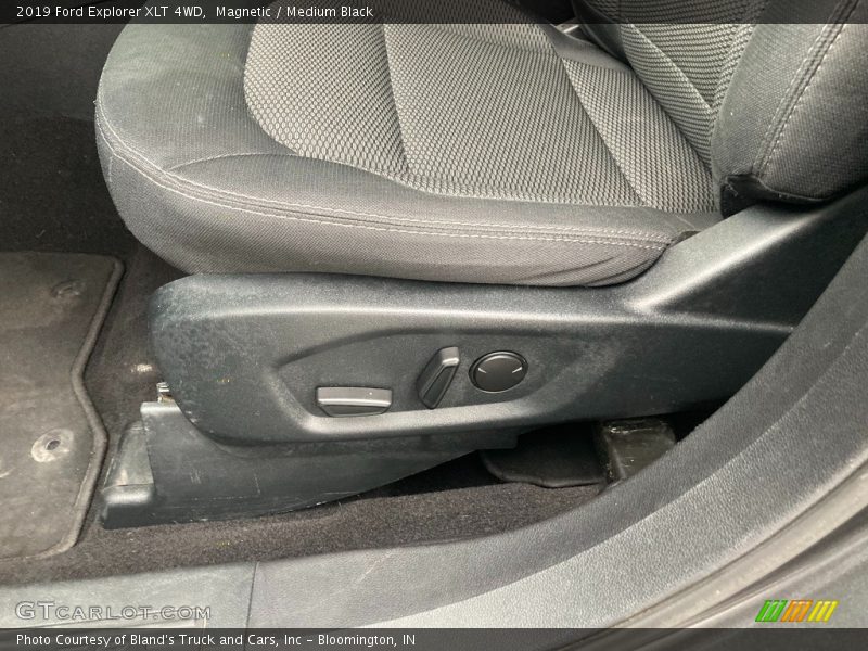 Magnetic / Medium Black 2019 Ford Explorer XLT 4WD