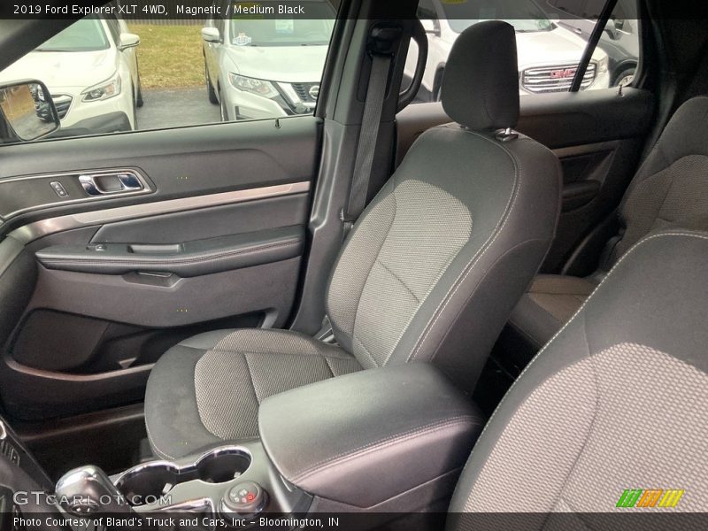 Magnetic / Medium Black 2019 Ford Explorer XLT 4WD