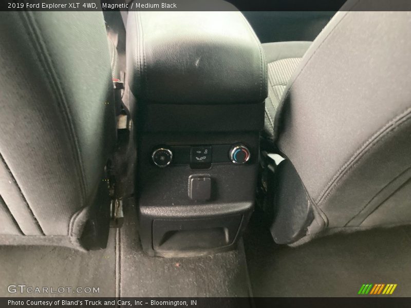 Magnetic / Medium Black 2019 Ford Explorer XLT 4WD