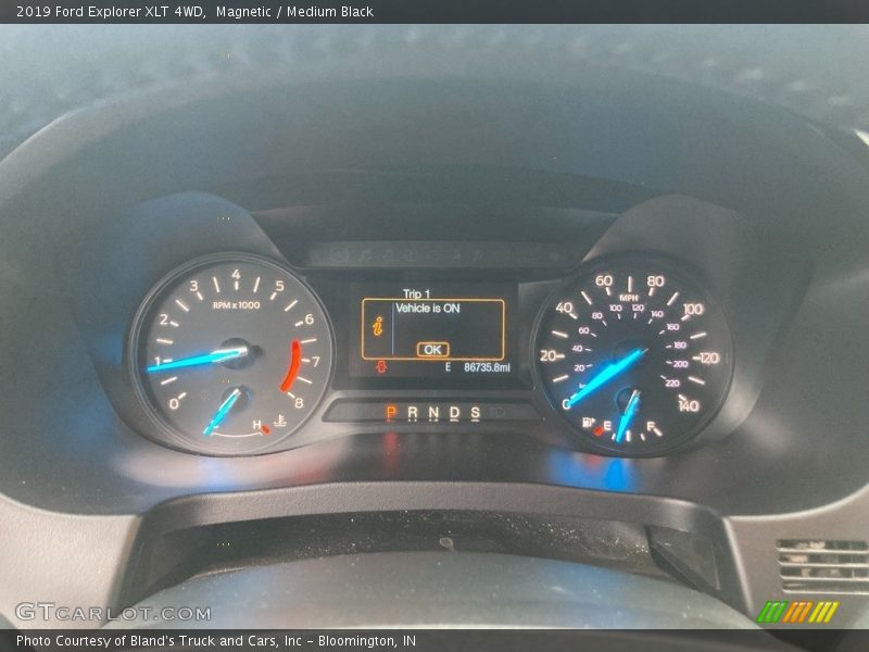 Magnetic / Medium Black 2019 Ford Explorer XLT 4WD