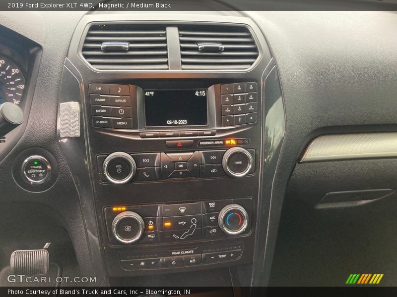 Magnetic / Medium Black 2019 Ford Explorer XLT 4WD