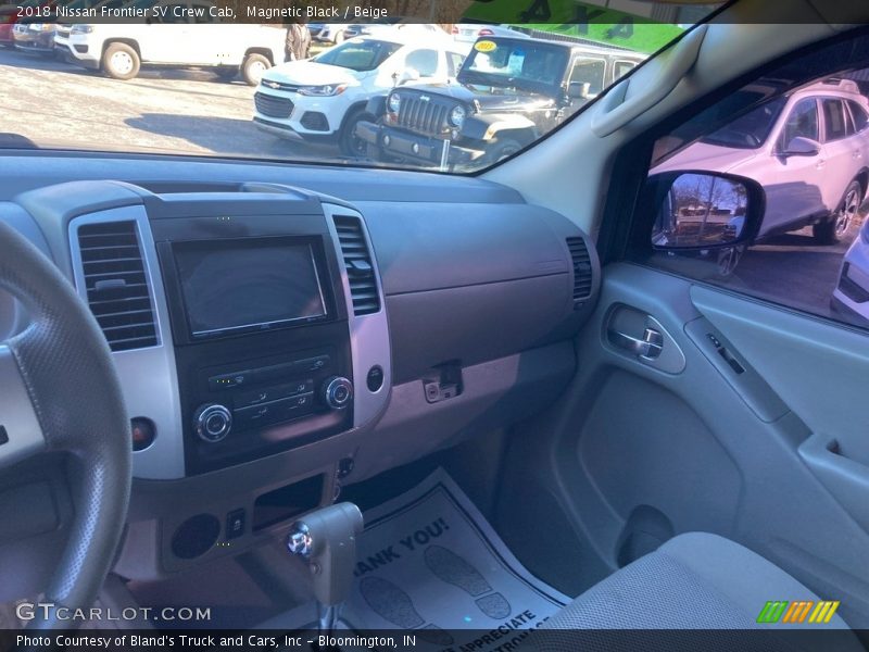 Magnetic Black / Beige 2018 Nissan Frontier SV Crew Cab