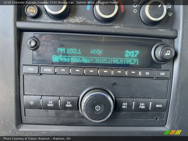 Summit White / Medium Pewter 2018 Chevrolet Express Cutaway 3500 Moving Van