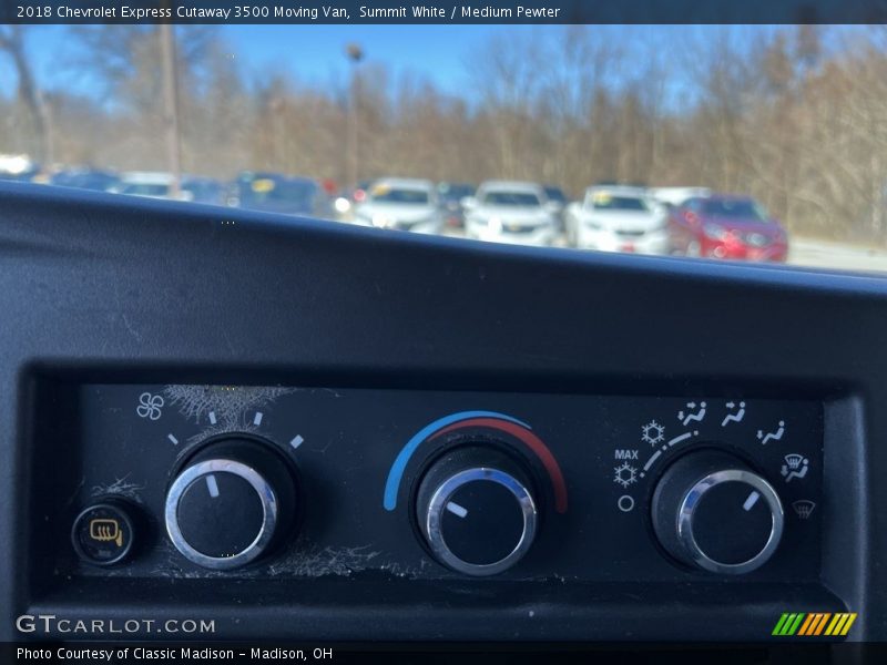 Summit White / Medium Pewter 2018 Chevrolet Express Cutaway 3500 Moving Van