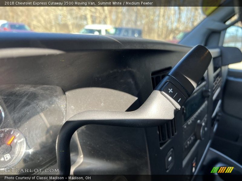 Summit White / Medium Pewter 2018 Chevrolet Express Cutaway 3500 Moving Van