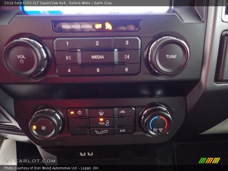 Oxford White / Earth Gray 2019 Ford F150 XLT SuperCrew 4x4