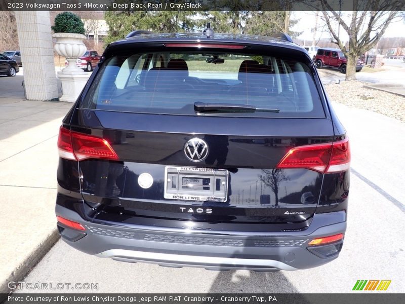 Deep Black Pearl / Gray/Black 2023 Volkswagen Taos S 4Motion