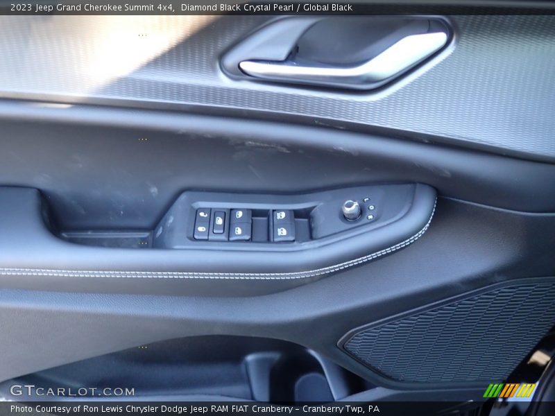 Diamond Black Crystal Pearl / Global Black 2023 Jeep Grand Cherokee Summit 4x4