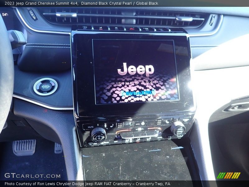 Diamond Black Crystal Pearl / Global Black 2023 Jeep Grand Cherokee Summit 4x4