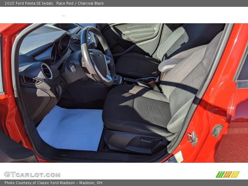 Race Red / Charcoal Black 2015 Ford Fiesta SE Sedan
