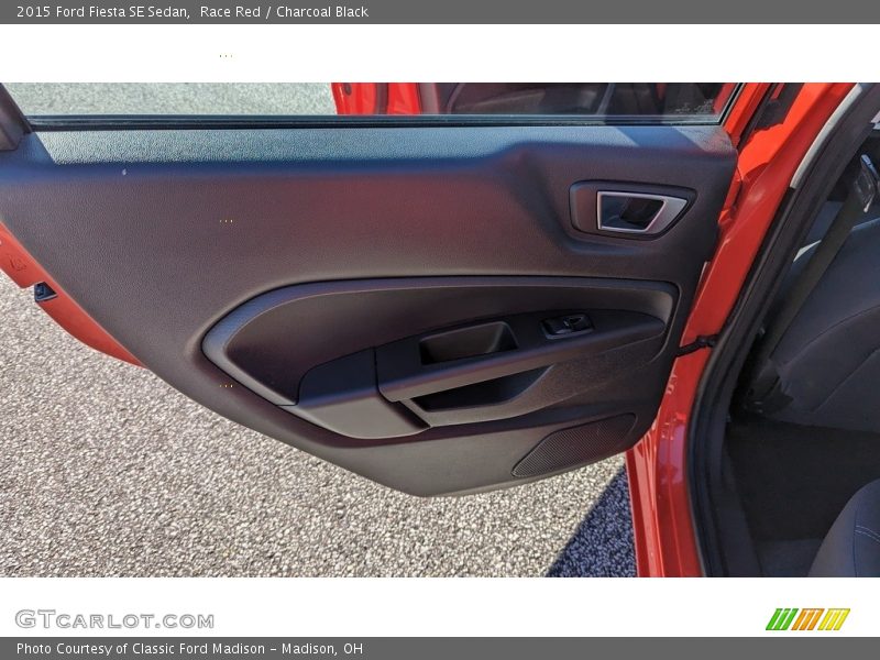 Race Red / Charcoal Black 2015 Ford Fiesta SE Sedan