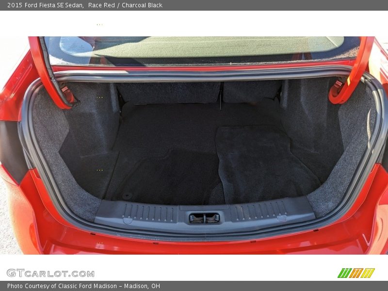 Race Red / Charcoal Black 2015 Ford Fiesta SE Sedan