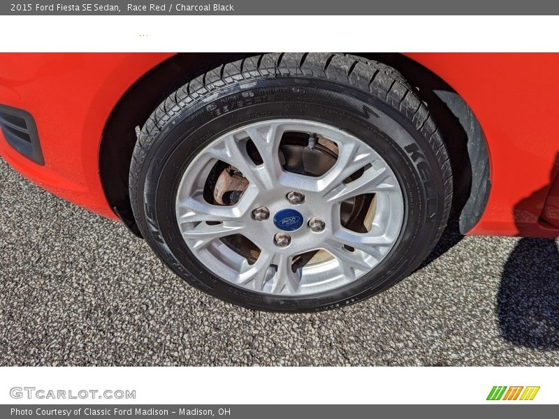 Race Red / Charcoal Black 2015 Ford Fiesta SE Sedan