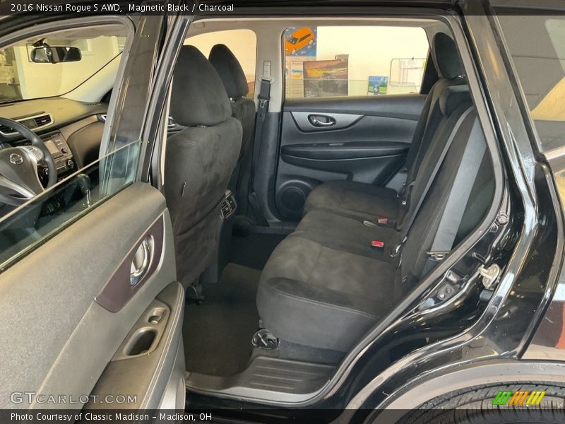 Magnetic Black / Charcoal 2016 Nissan Rogue S AWD