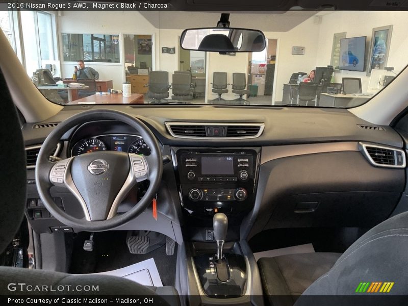 Magnetic Black / Charcoal 2016 Nissan Rogue S AWD