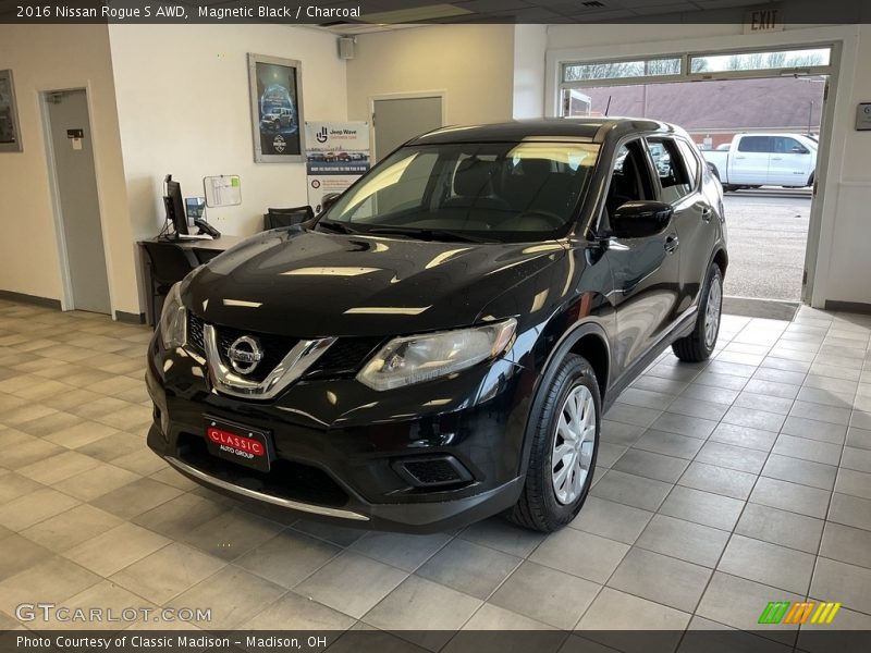 Magnetic Black / Charcoal 2016 Nissan Rogue S AWD
