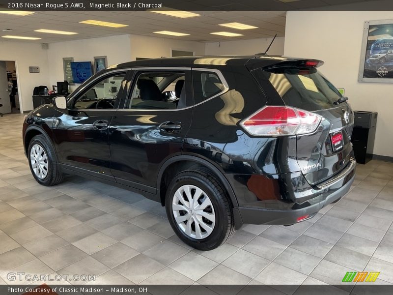 Magnetic Black / Charcoal 2016 Nissan Rogue S AWD