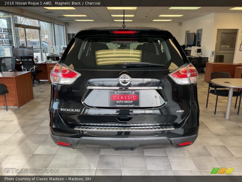 Magnetic Black / Charcoal 2016 Nissan Rogue S AWD