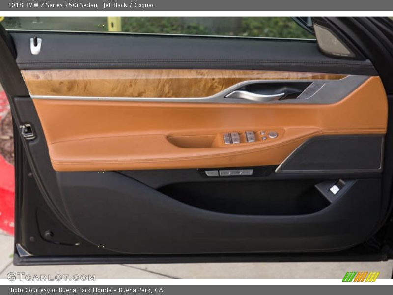 Door Panel of 2018 7 Series 750i Sedan