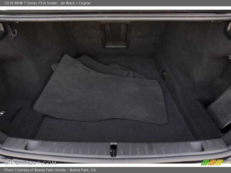  2018 7 Series 750i Sedan Trunk