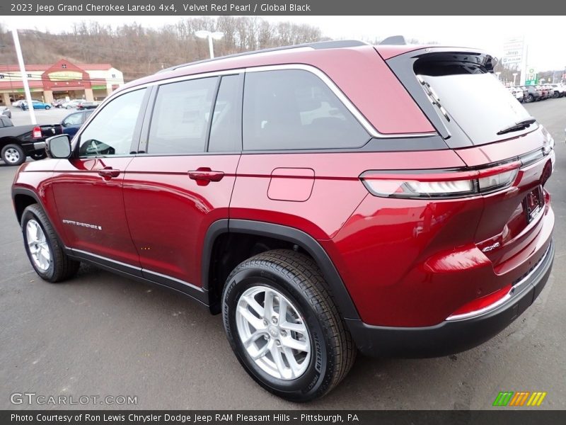 Velvet Red Pearl / Global Black 2023 Jeep Grand Cherokee Laredo 4x4