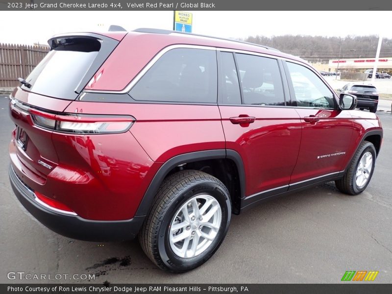 Velvet Red Pearl / Global Black 2023 Jeep Grand Cherokee Laredo 4x4