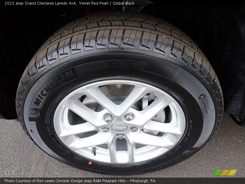  2023 Grand Cherokee Laredo 4x4 Wheel