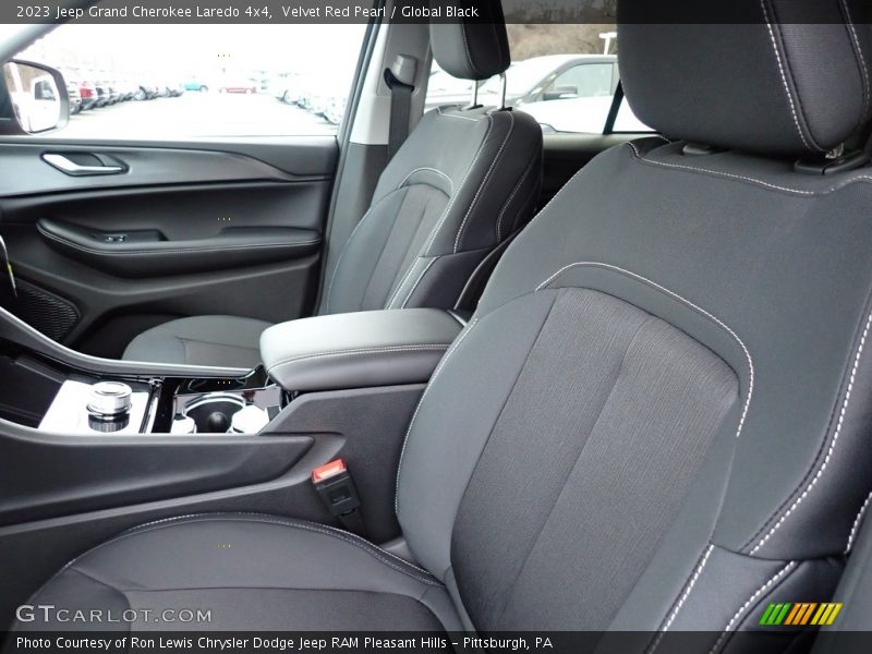 Velvet Red Pearl / Global Black 2023 Jeep Grand Cherokee Laredo 4x4