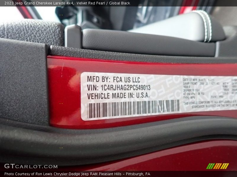 Velvet Red Pearl / Global Black 2023 Jeep Grand Cherokee Laredo 4x4
