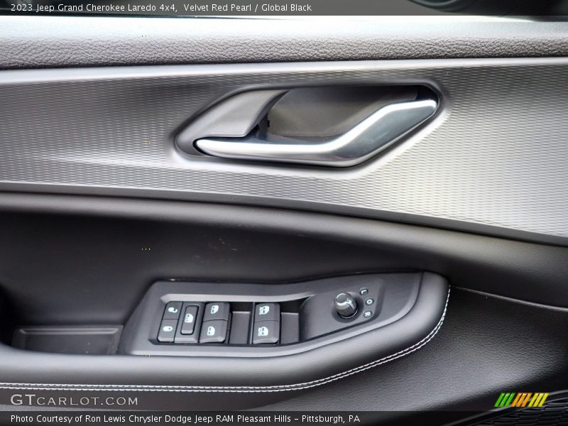 Velvet Red Pearl / Global Black 2023 Jeep Grand Cherokee Laredo 4x4
