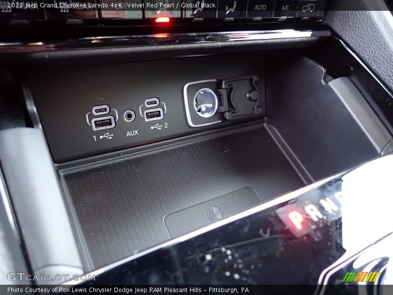 Velvet Red Pearl / Global Black 2023 Jeep Grand Cherokee Laredo 4x4