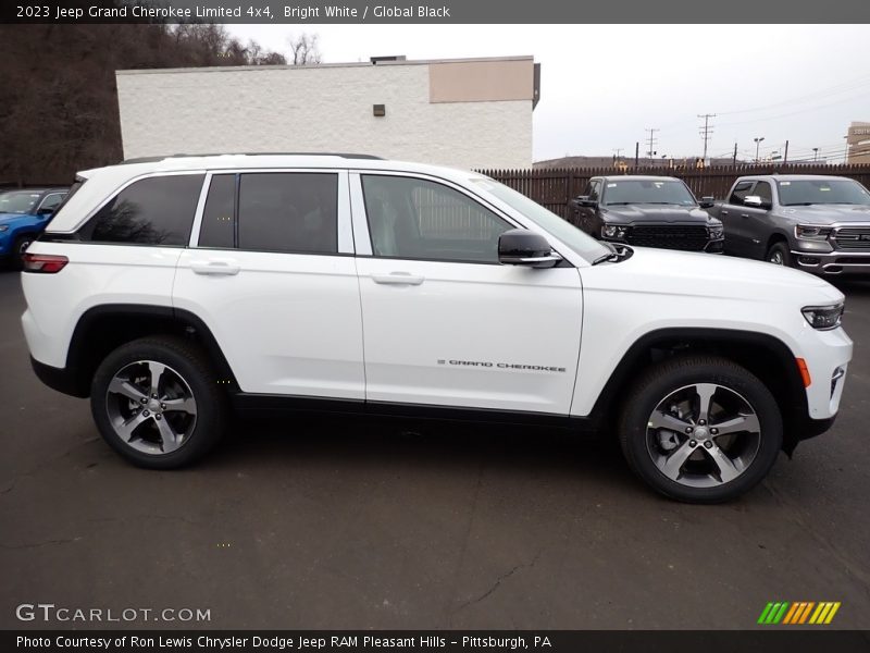 Bright White / Global Black 2023 Jeep Grand Cherokee Limited 4x4