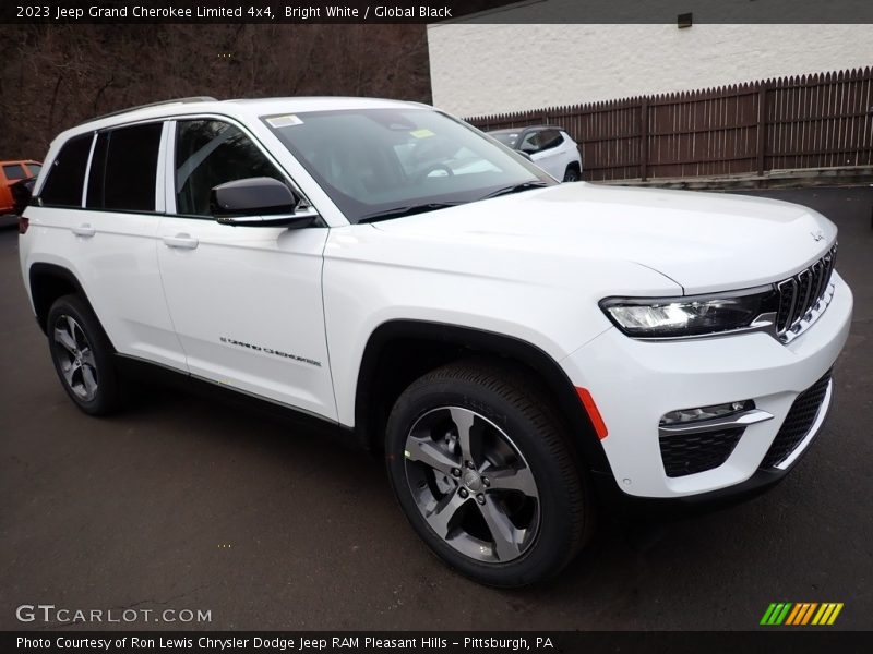 Bright White / Global Black 2023 Jeep Grand Cherokee Limited 4x4