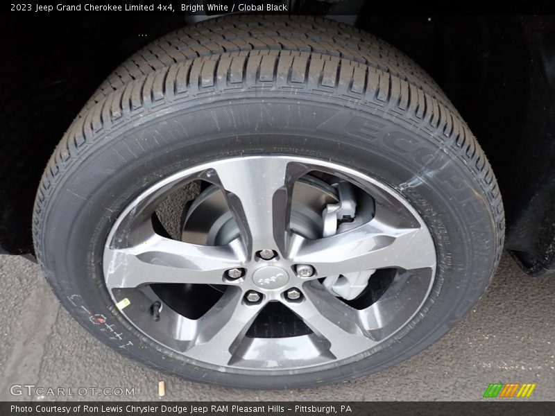 Bright White / Global Black 2023 Jeep Grand Cherokee Limited 4x4