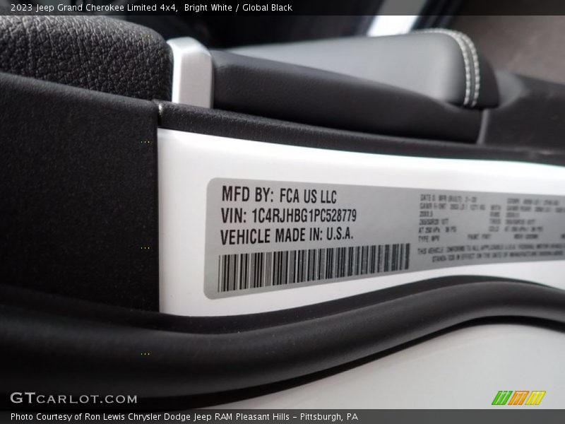 Bright White / Global Black 2023 Jeep Grand Cherokee Limited 4x4