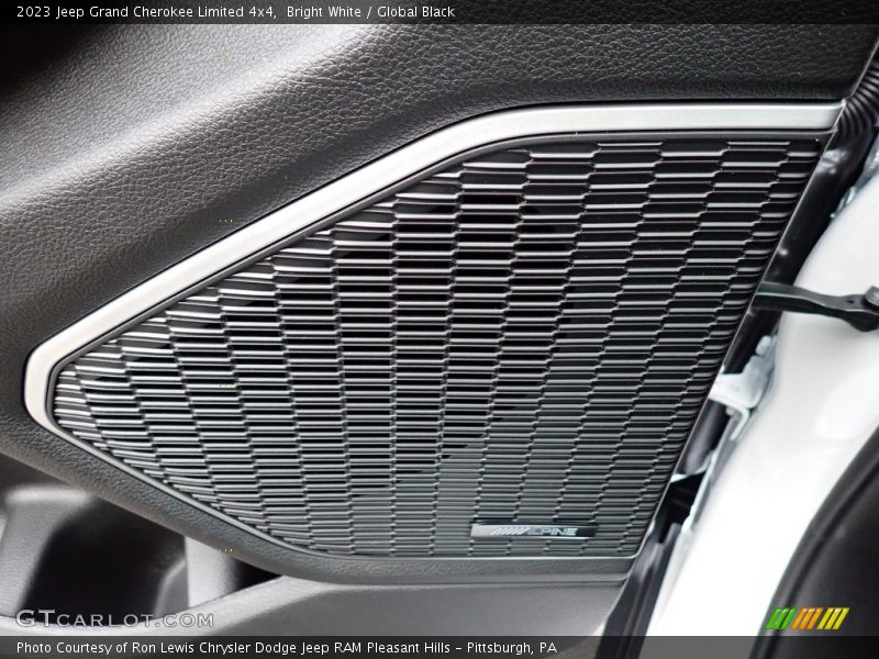 Bright White / Global Black 2023 Jeep Grand Cherokee Limited 4x4