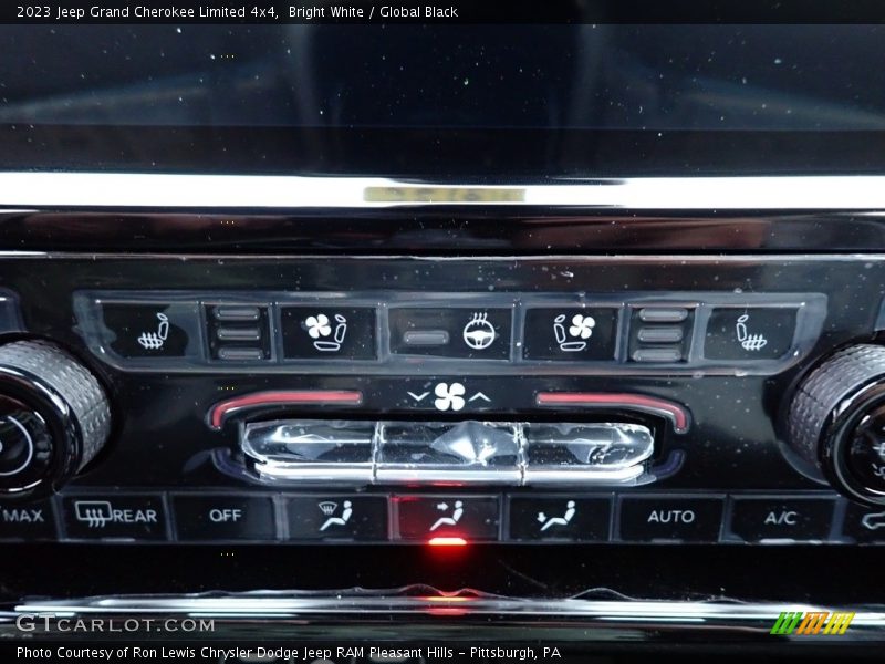 Bright White / Global Black 2023 Jeep Grand Cherokee Limited 4x4