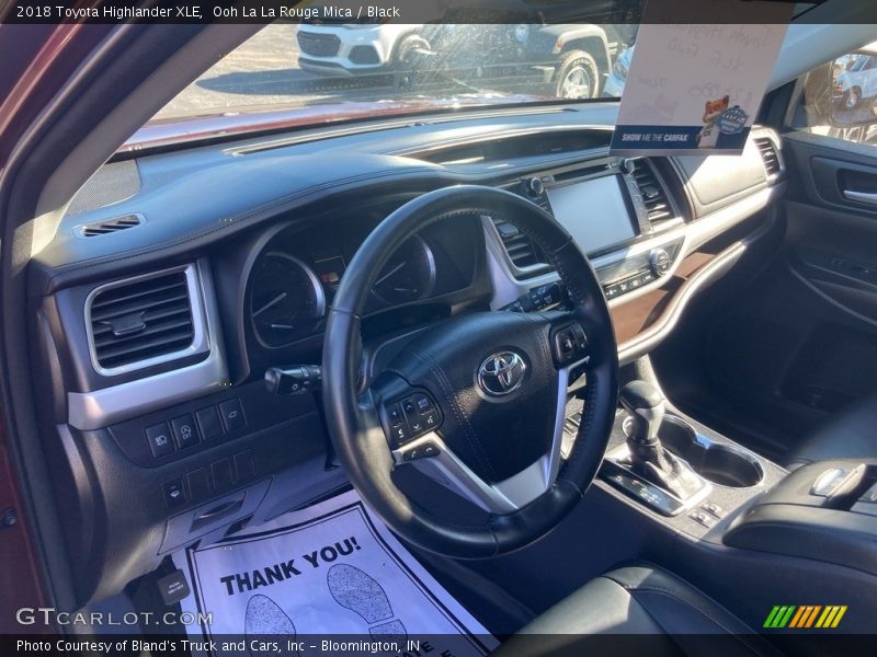 Ooh La La Rouge Mica / Black 2018 Toyota Highlander XLE