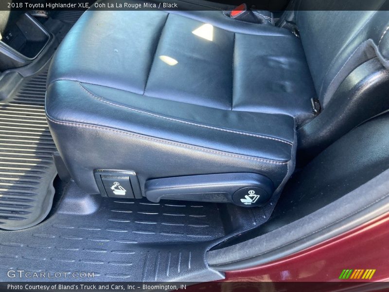 Ooh La La Rouge Mica / Black 2018 Toyota Highlander XLE