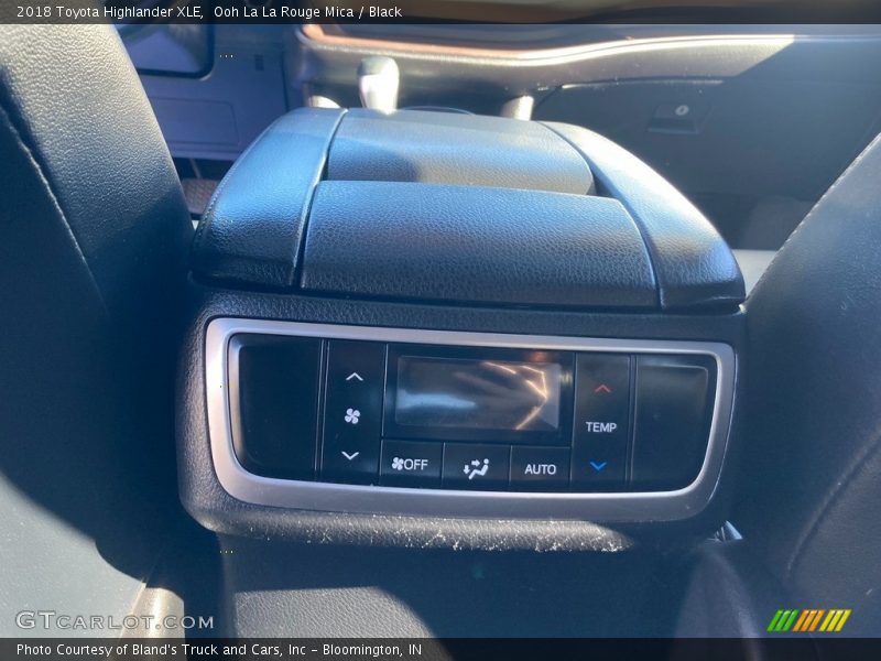 Ooh La La Rouge Mica / Black 2018 Toyota Highlander XLE