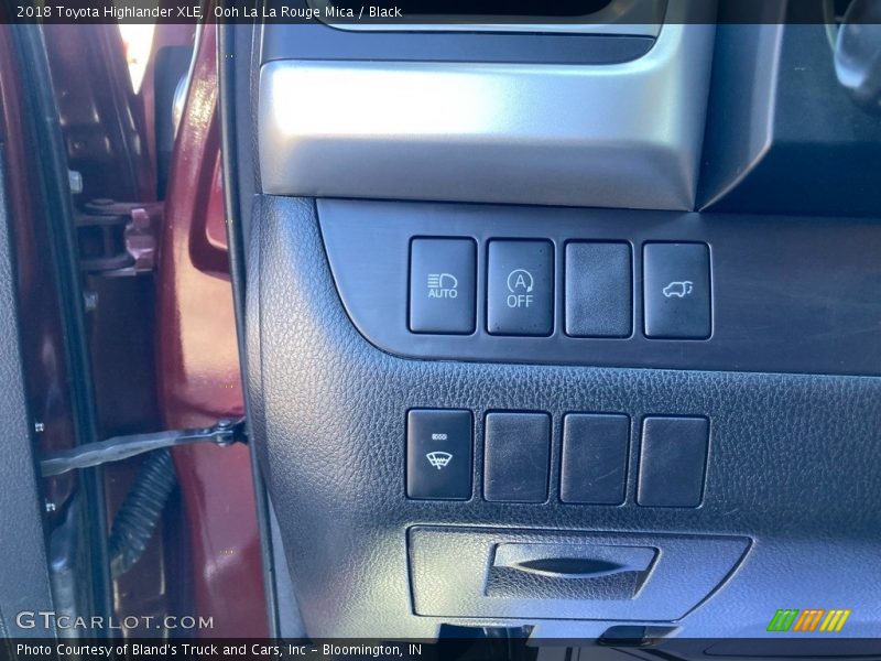 Ooh La La Rouge Mica / Black 2018 Toyota Highlander XLE
